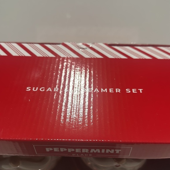 Peppermint Place Sugar & Creamer Santa Clause Set. - Picture 4 of 6